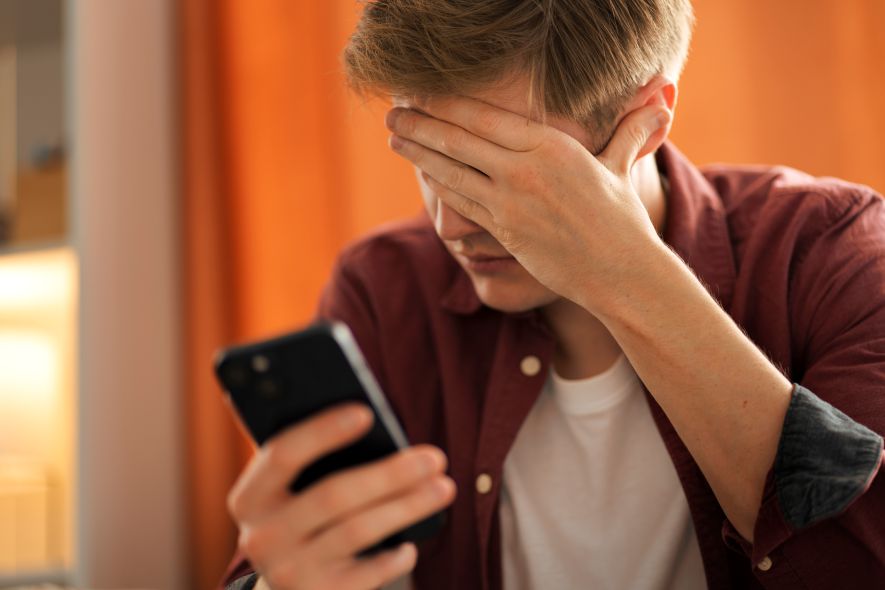 Novo golpe do Pix controla celular e pode limpar conta bancária