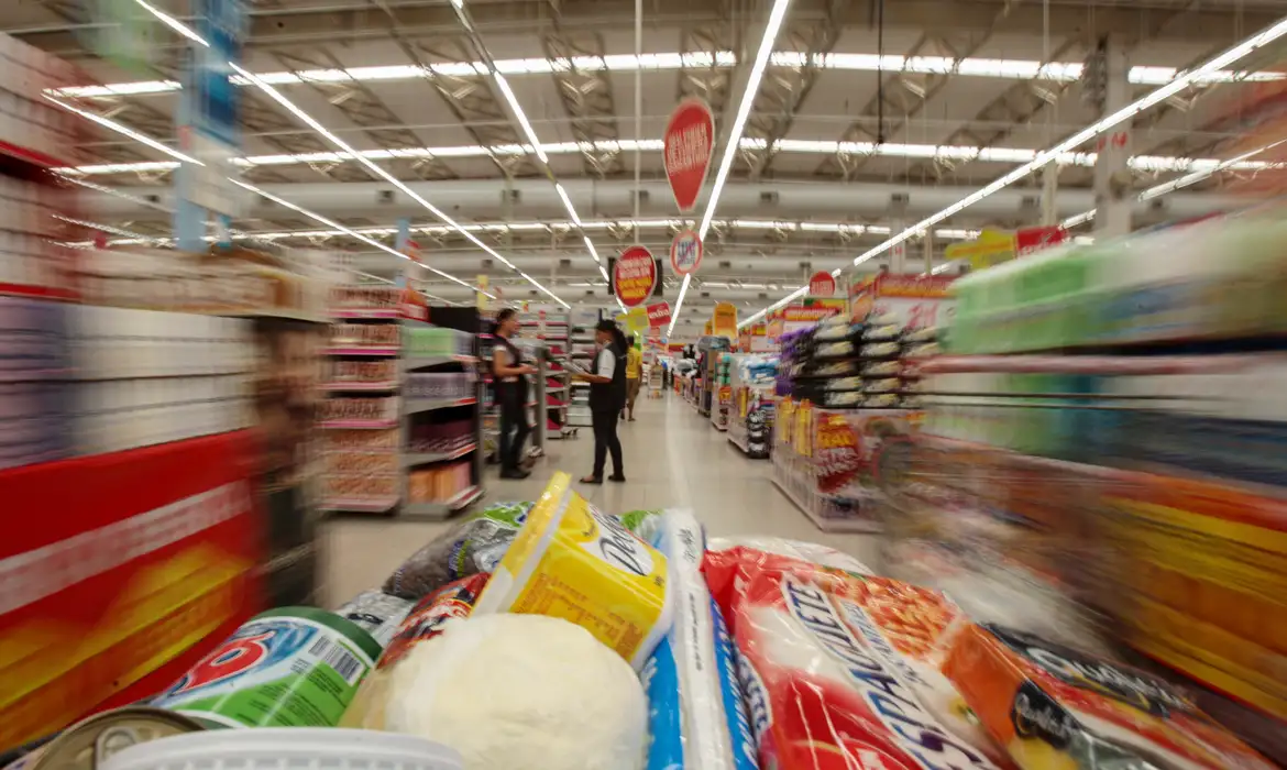 Apesar dos juros, consumo das famílias foi motor da economia no 2º trimestre