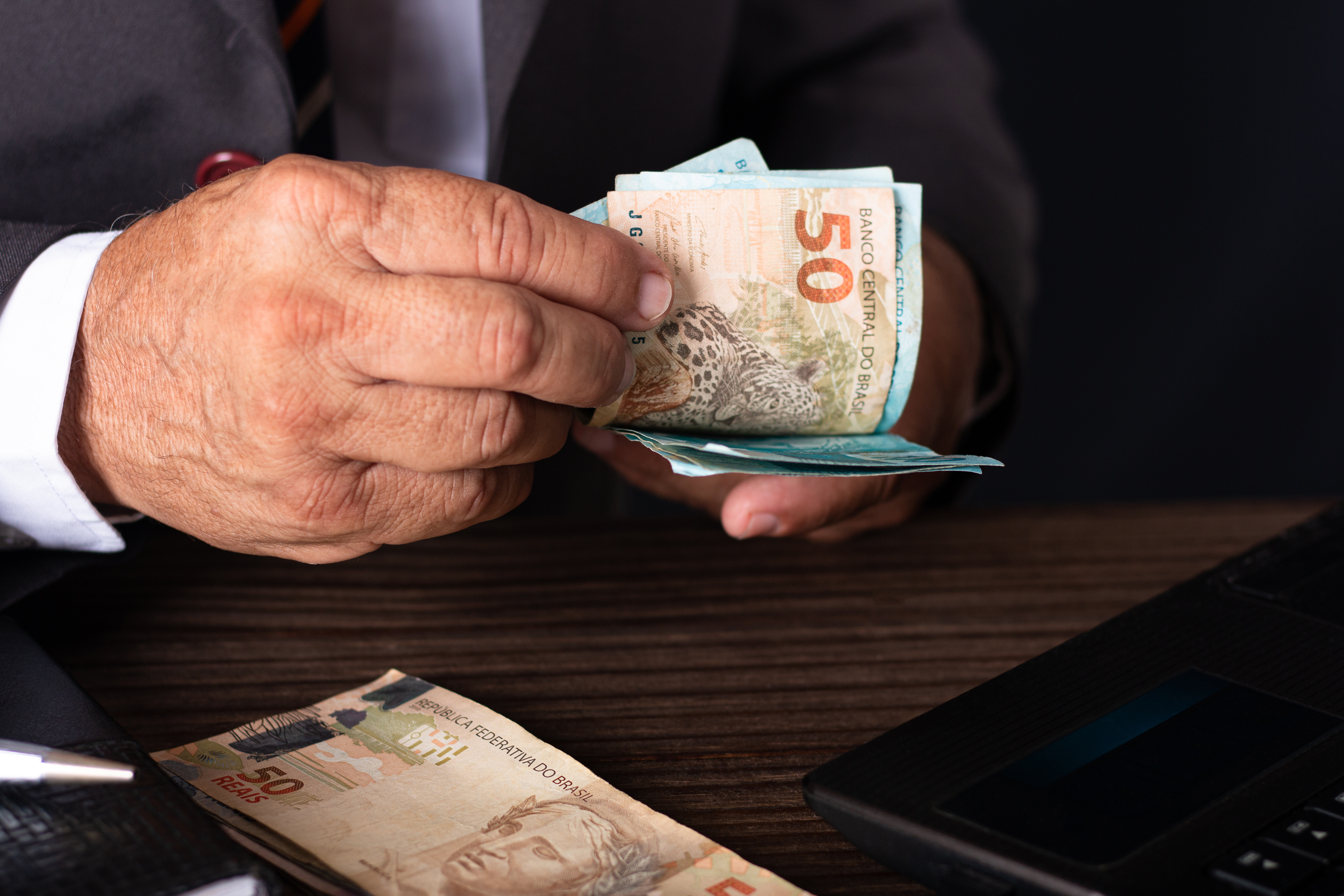 Salário mínimo será de R$ 1.621 em 2026, confima governo; veja o que muda com valor